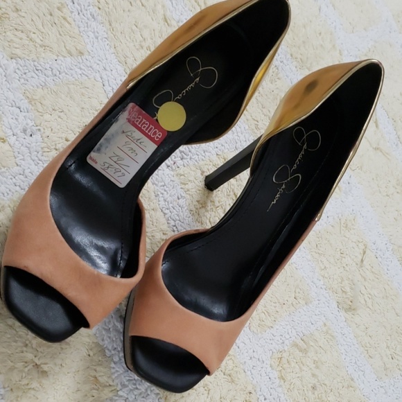 Shoes - Picture 1 of 4